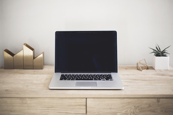 Suporte para Notebook em Alumínio Ajustável 10 a 17 Polegadas