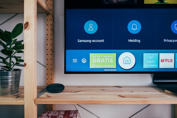 Smart TV 55 Polegadas 4K UHD QLED HDR10+ WiFi Dolby Audio